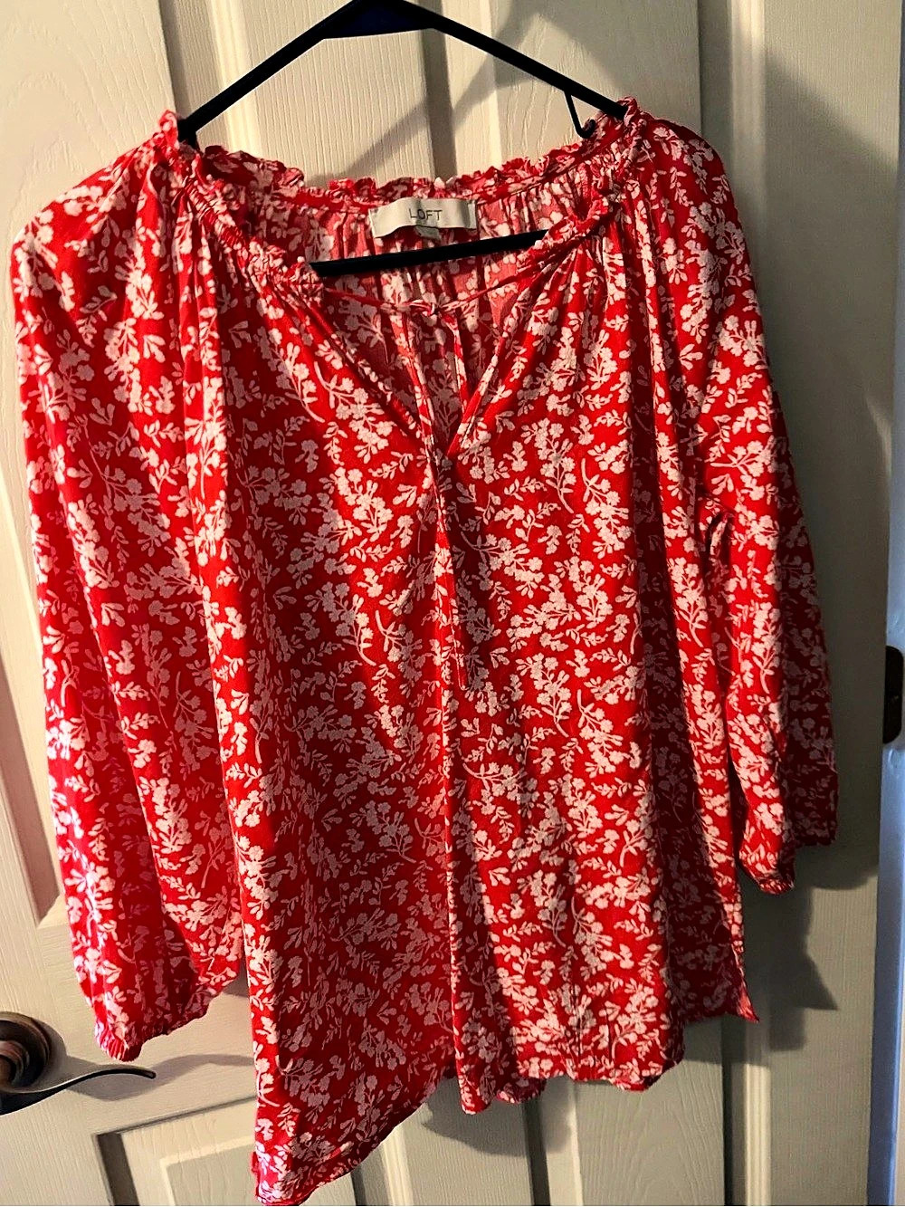 LOFT Floral Blouse in Red & White Size Medium Like New